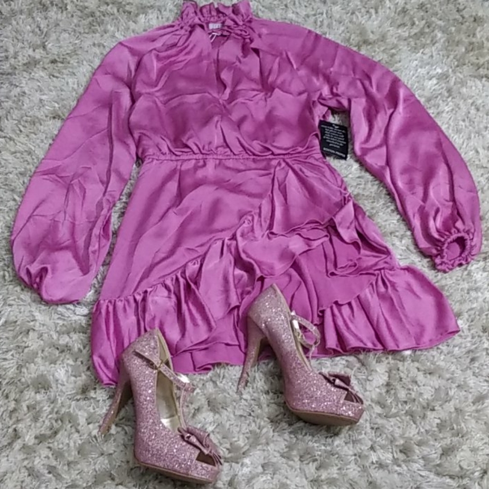 Charm Ruffle mini Dress - Picture 7 of 8